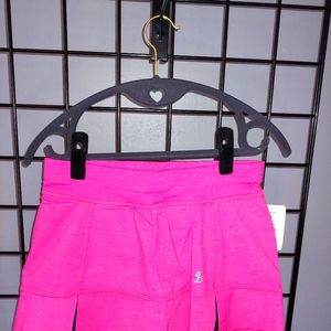 XS hot pink Sofibella skirt.